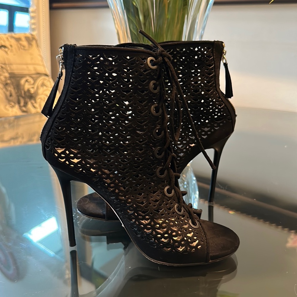 Brand new, gorgeous lace up zipper back black, high heels